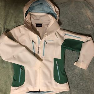 Women’s Patagonia Ski/Board Powder Bowl Jacket.